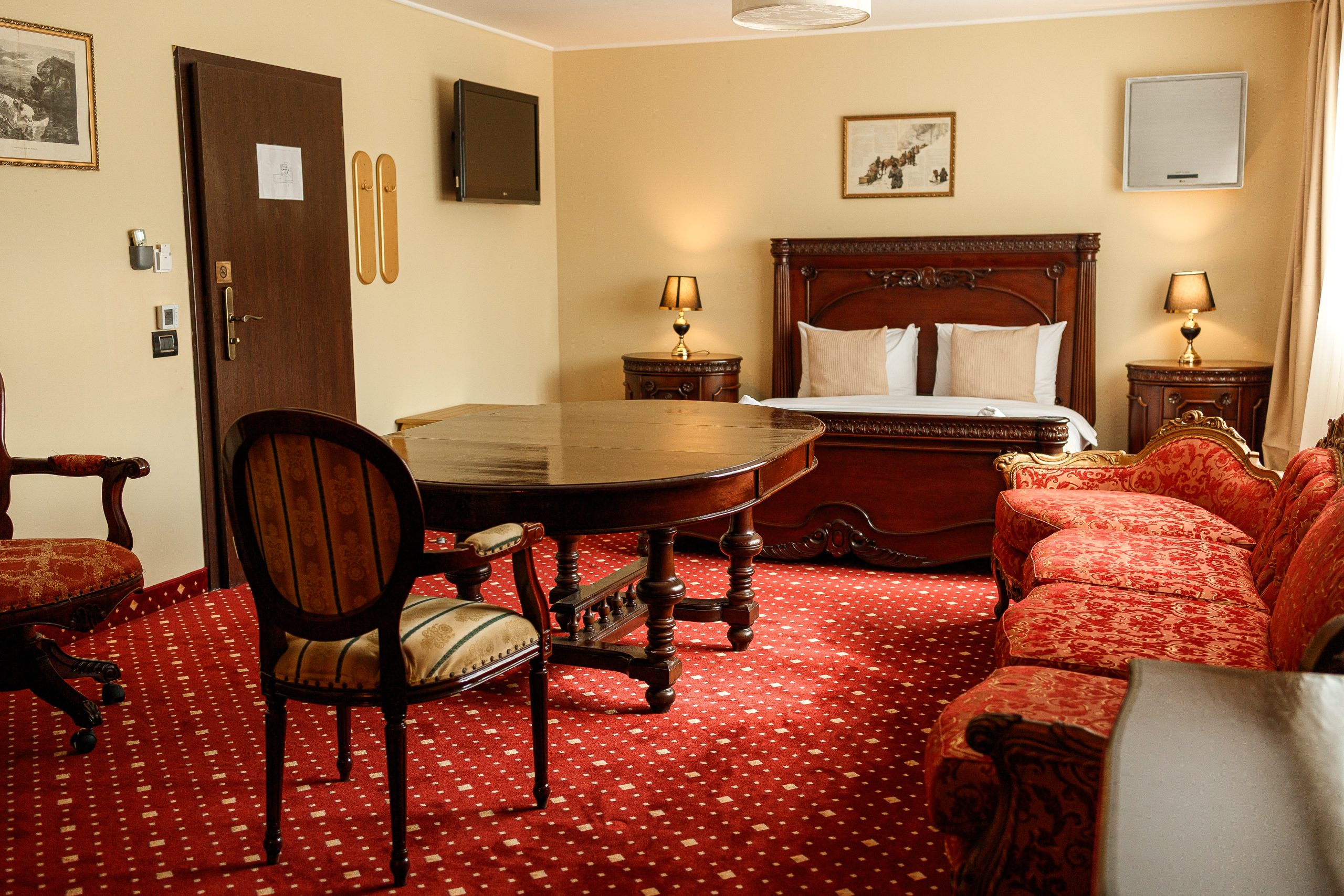 Un hotel emblematic din Scheii Brașovului renaște. Pariul antreprenorului Cristian Iliescu pe turismul brașovean hotel