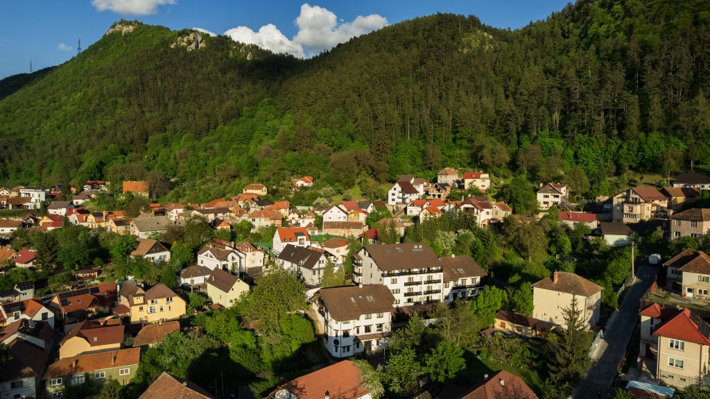 Un hotel emblematic din Scheii Brașovului renaște. Pariul antreprenorului Cristian Iliescu pe turismul brașovean